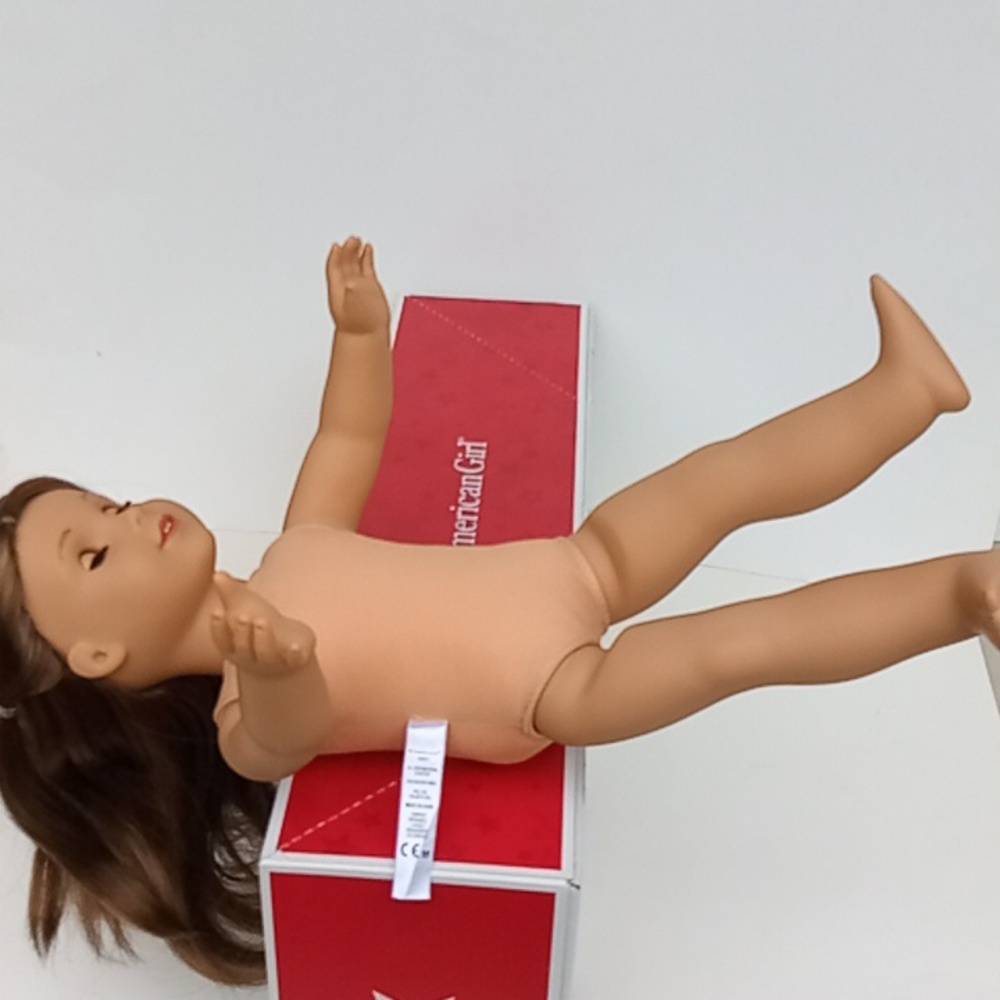 American Girl Girl Of The Year 2020 Joss Doll And Book With Box And Accessories - Picture 10 of 16